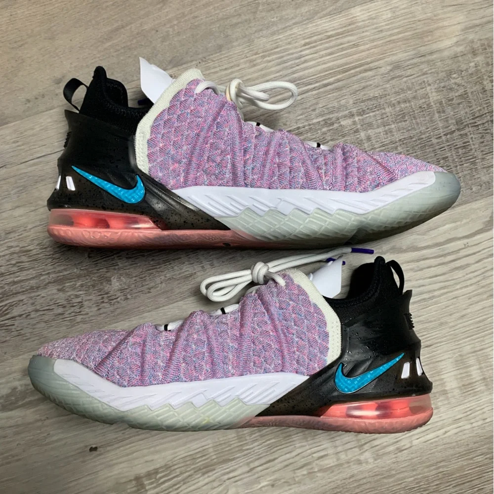 Nike LeBron XVIII 18 GS‎ Graffiti Basketball Shoes Multi CW2760-900 Kids 7Y